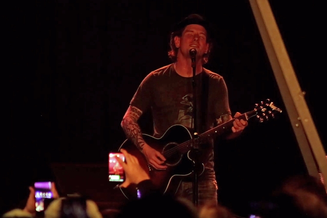 Watch COREY TAYLOR Perform Acoustic Version Of SLIPKNOT's 'Snuff' Featuring CHERRY BOMBS